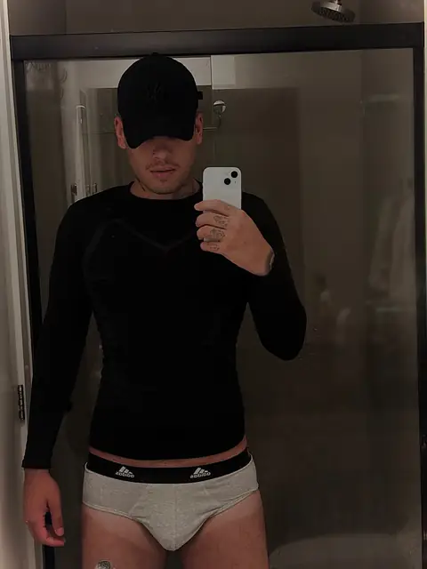 Simon Vinicius on OnlyFans