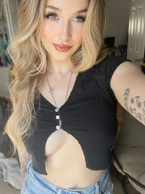 Belle Curves OnlyFans profile