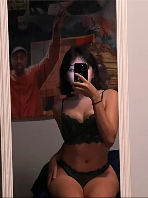 elli on OnlyFans