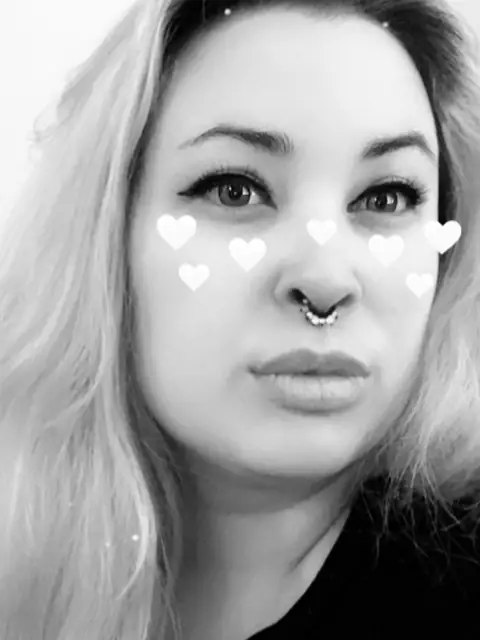Bee on OnlyFans