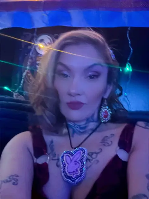 qu33n$$m@d3 on OnlyFans