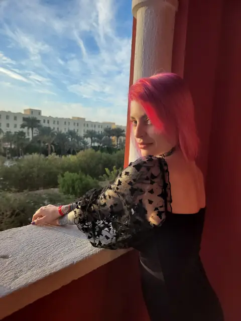 Lola on OnlyFans