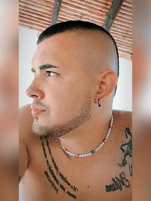 EDGAR URIBE on OnlyFans