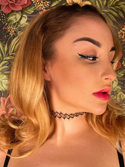 Elizabeth_Honeyxx on OnlyFans