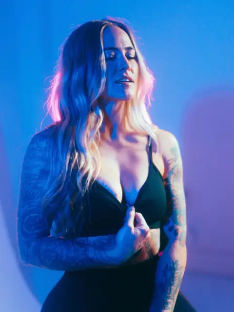 Saberonstage OnlyFans profile