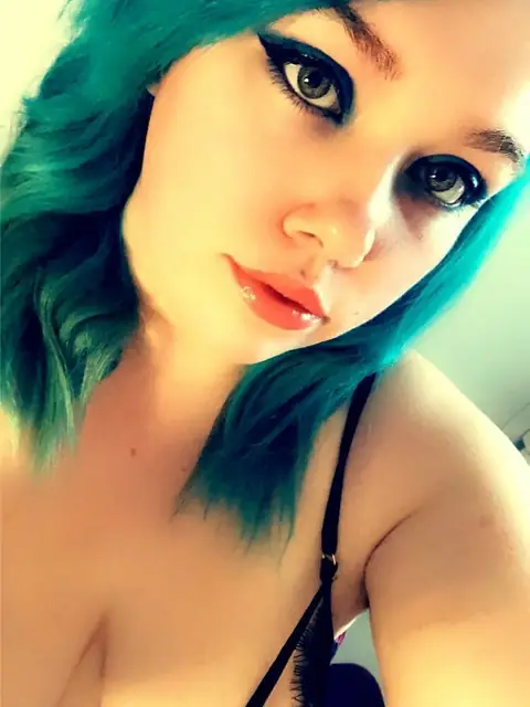 Alyxx Summers on OnlyFans