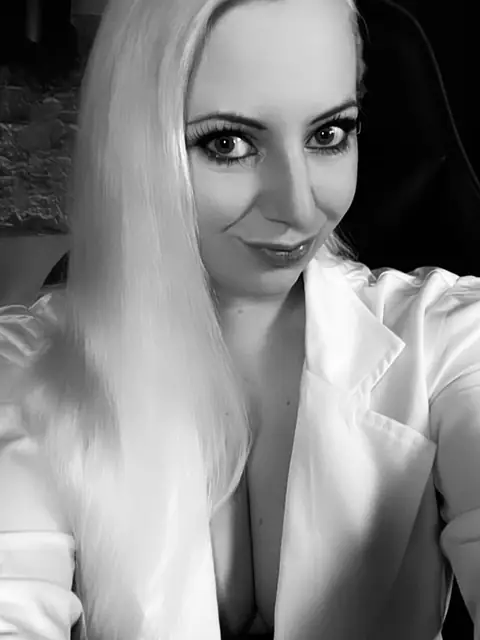 nayla_dingensens on OnlyFans