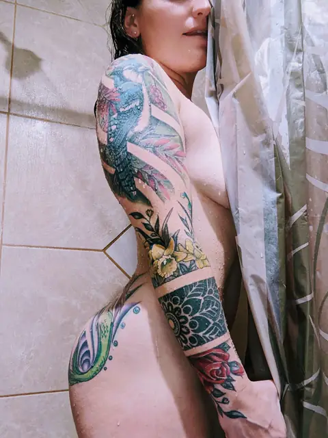 L U X X X on OnlyFans