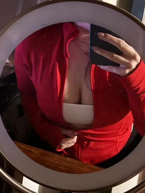 MAE OnlyFans profile