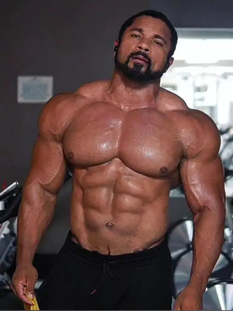 Muscle Daddy on OnlyFans