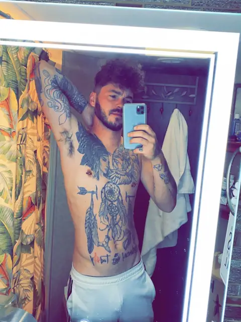 Scrboy93 on OnlyFans