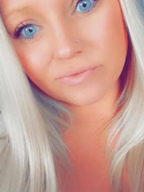 BlondeNextDoorXoxo on OnlyFans