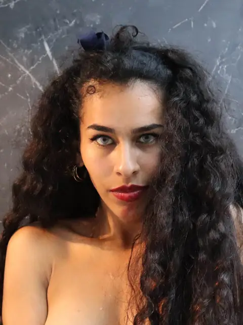 BELLA on OnlyFans