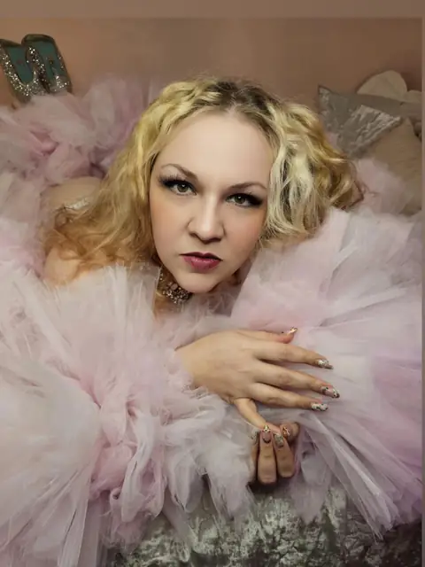 Sadie Royale on OnlyFans