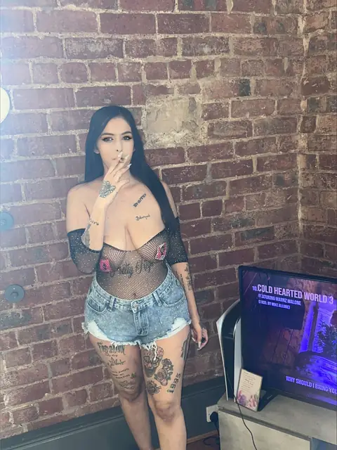 Tattedupdiva25 on OnlyFans