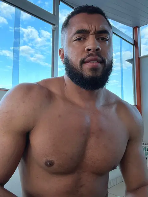 Leo Tomaz on OnlyFans