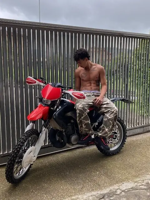 Vincenzo on OnlyFans