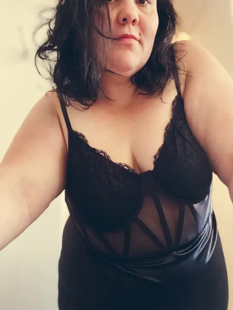 Curve Ella on OnlyFans