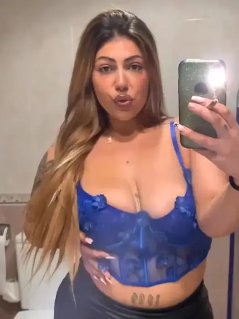 Akagatita on OnlyFans