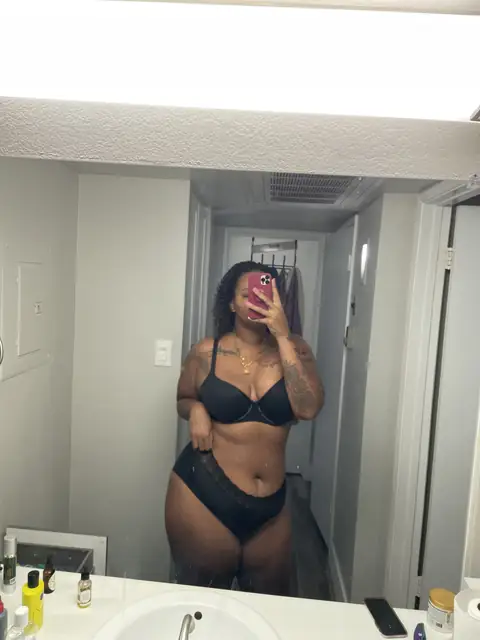 F R E A K Y V I X E N on OnlyFans