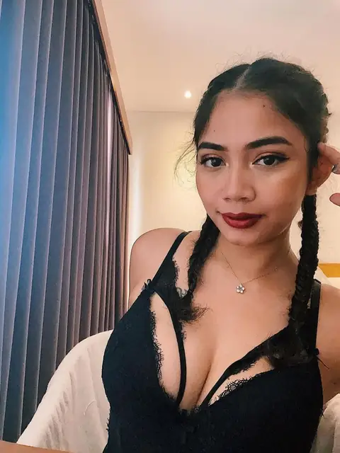 Hillary FREE on OnlyFans