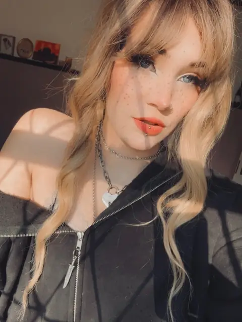 Annie Queen Free on OnlyFans