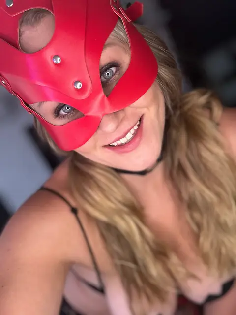 Hotwife Skye on OnlyFans