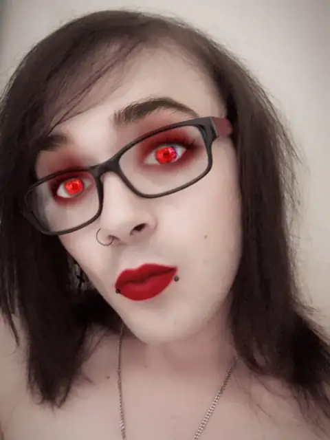 Emo transgirl (Trans) on OnlyFans