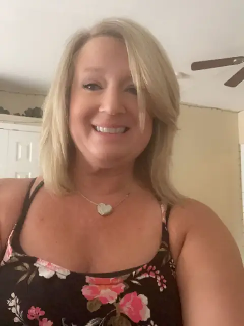 Sara OnlyFans profile