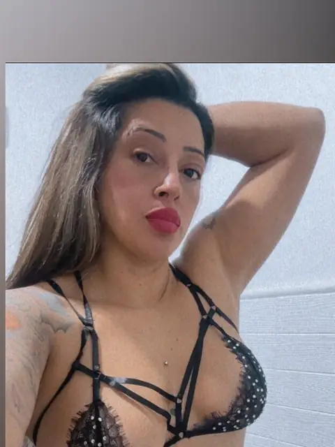 Mommy sexy Latina hot on OnlyFans