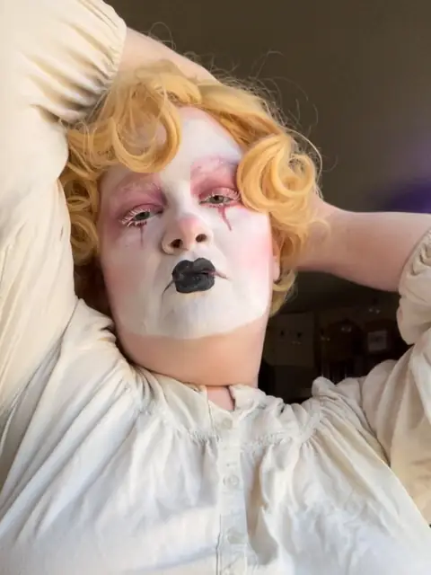 Siri on OnlyFans
