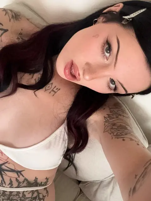 Evelyn (Trans) on OnlyFans