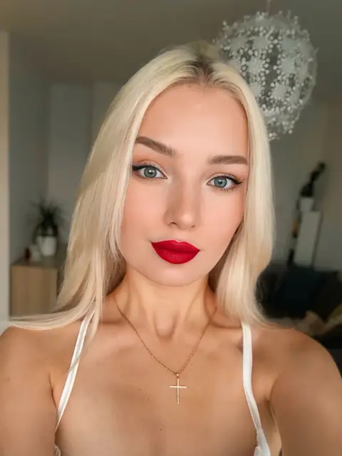 Ksenia Blondie OnlyFans profile