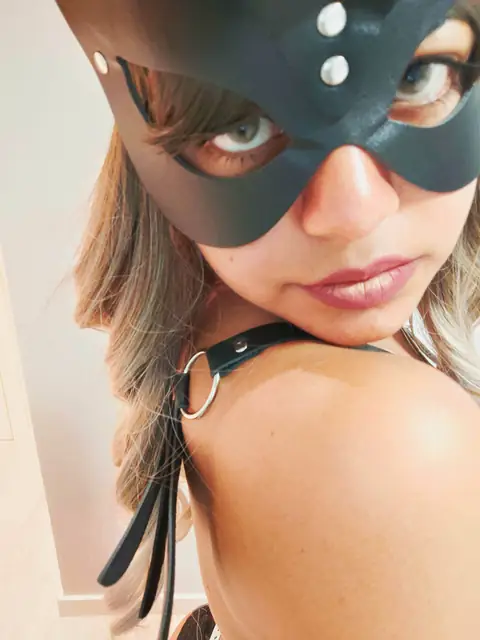 Samantha Cole on OnlyFans