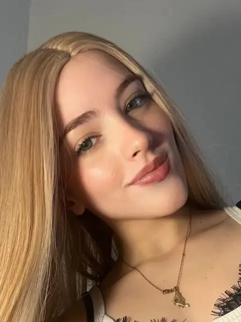 Lara on OnlyFans