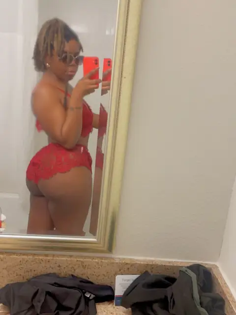 Londyn Lewinsky on OnlyFans