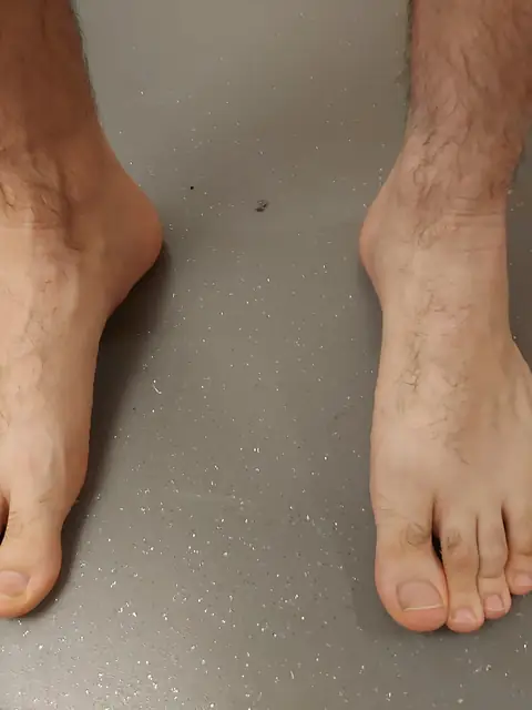 Brazilian/Euro Male Feet on OnlyFans