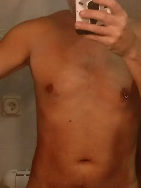 Erick Cipote_34 on OnlyFans