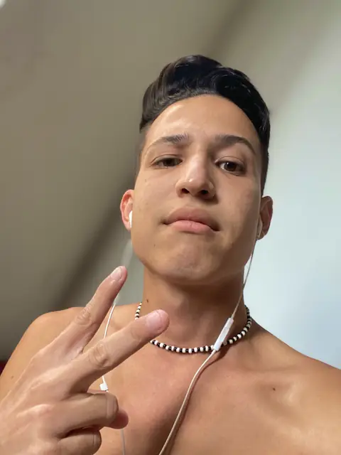 Leonan Ara jo on OnlyFans