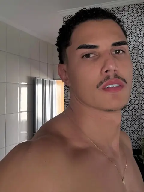 Gustavo on OnlyFans