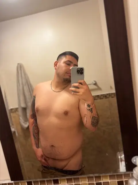 Andr s Uribe on OnlyFans