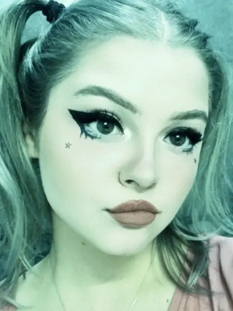 CutexAriana888 on OnlyFans