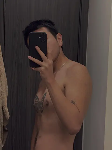 El chico de los ojos azules on OnlyFans