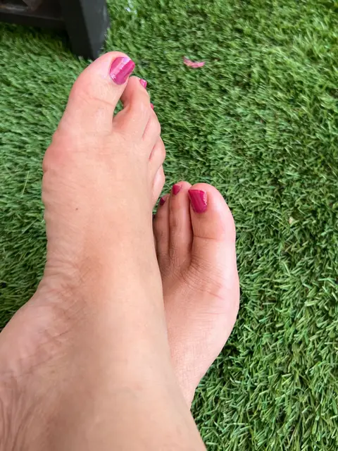 Lady feet on OnlyFans