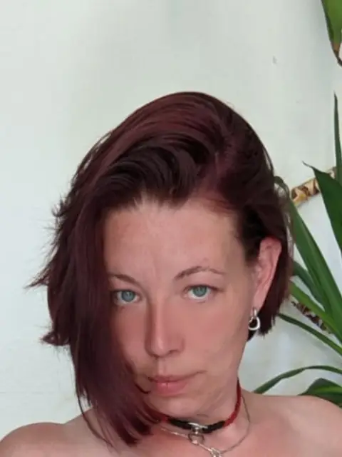 Eskariena-Sub on OnlyFans