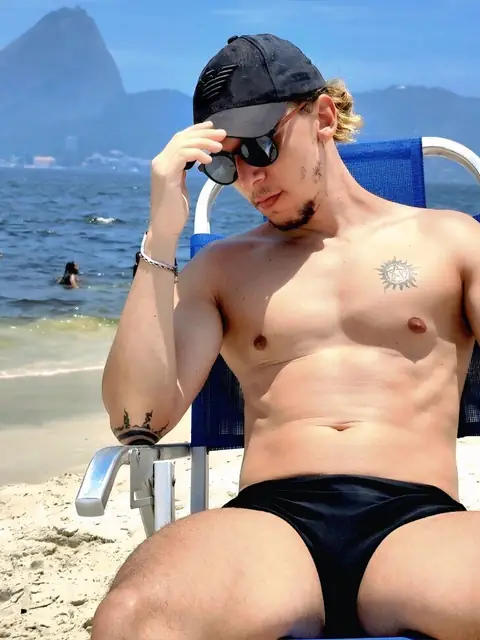 Alexius on OnlyFans