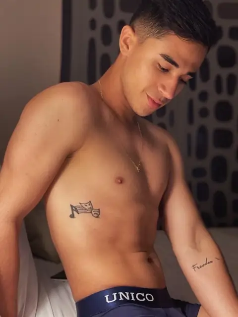 Alex Tur n on OnlyFans