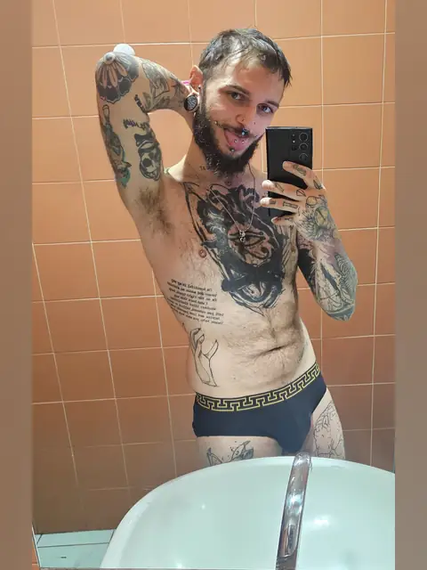 Nickyz01 on OnlyFans