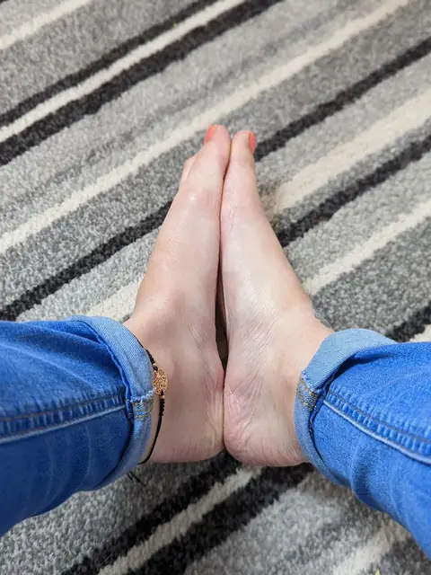 Fit Feet UK on OnlyFans