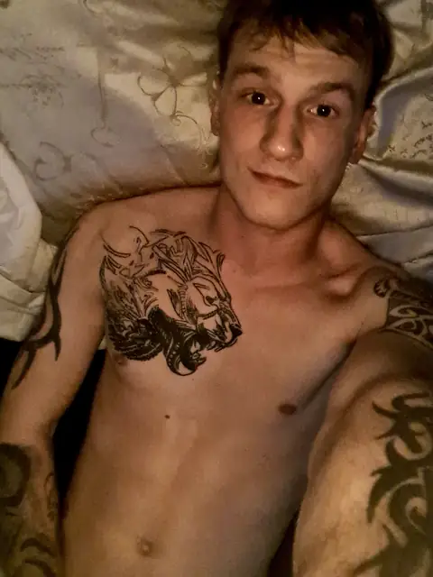 Cute hung boy 24 on OnlyFans